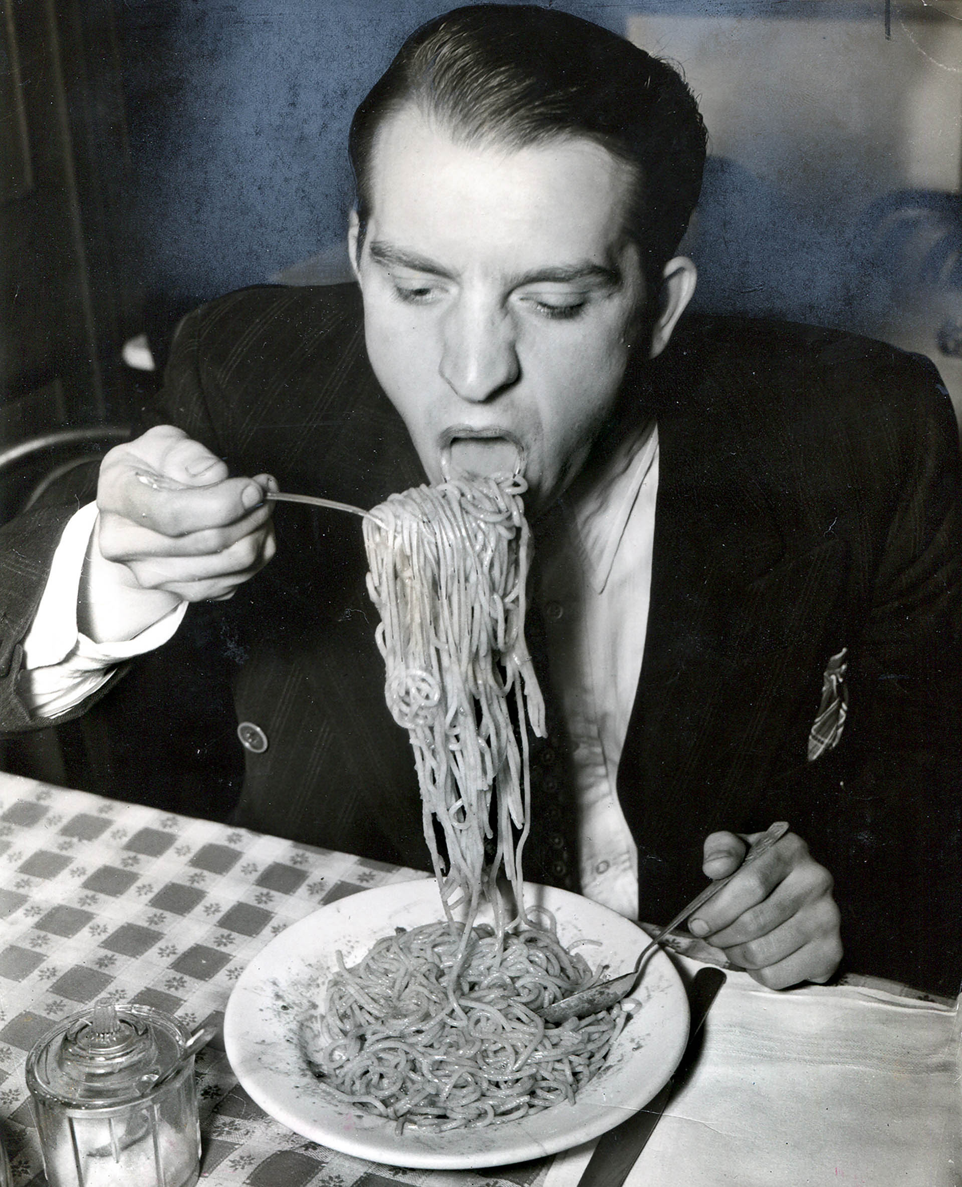 Weegee Phillip J. Stazzone is on WPA and enjoys his favourite food as he’s heard that the Army doesn’t go in very strong for serving spaghetti, 1940 © Weegee/International Center of Photography,